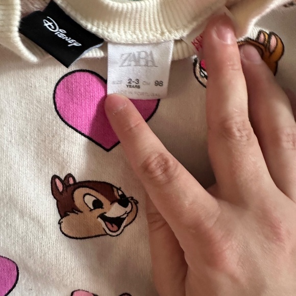 Disney sweater set 2-3 Years ( Small tear in shoulder) - Picture 2 of 3